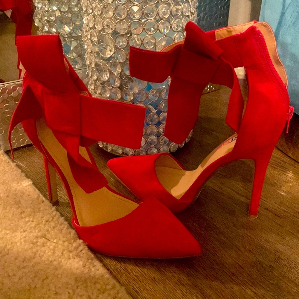 Heel is about 3 inches. They’ve only been worn during a photo shoot.